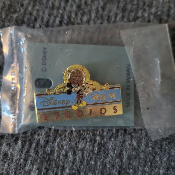Disney Vintage MGM Studios pin.  New - Picture 1 of 3